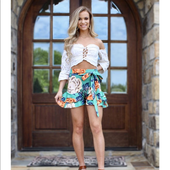 Floral Ruffle Shorts - Picture 2 of 4